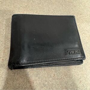 Tumi Delta Slim Single Leather Wallet With Contrast Red Stitching And Money Clip